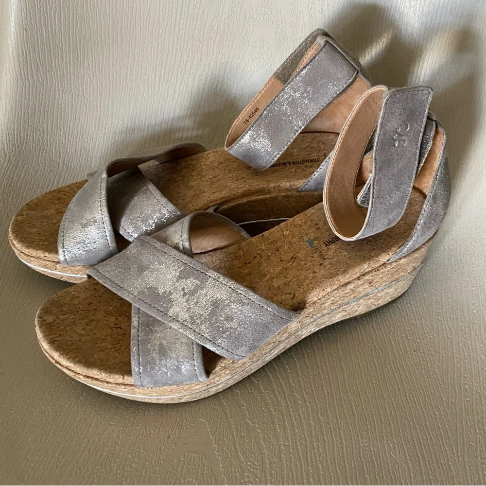Johnston & Murphy Gigi Pewter Metallic  Suede Cross-Band Sandals 9.5m comfort